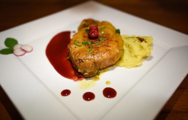 Carré de Cerdo con salsa de Frambuesas