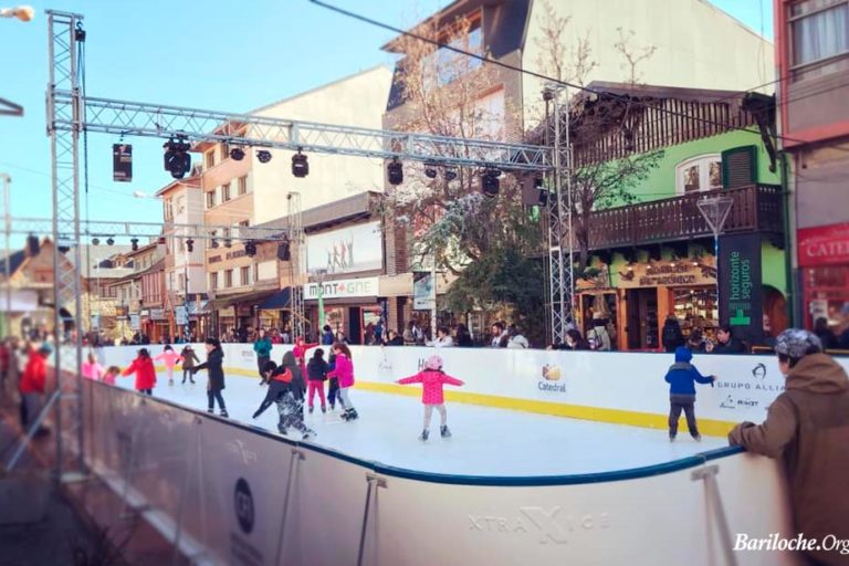 Pista de patinaje en calle Mitre