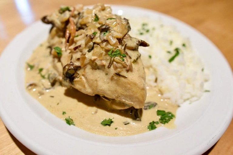 Pechuga de Pollo con salsa de Hongos de Pino